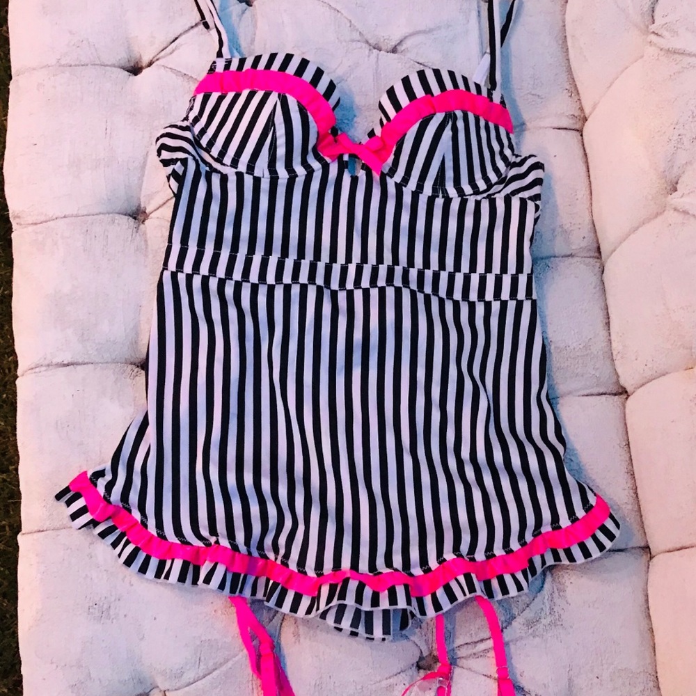 Victoria’s Secret Bustier Lingerie Size 34B NWT